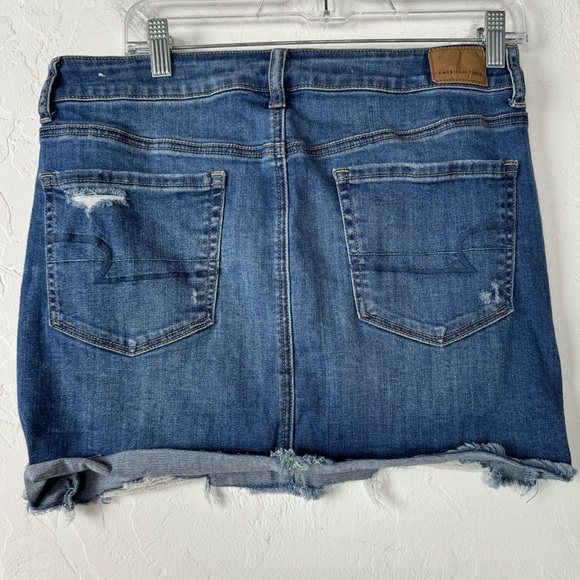 American Eagle Skirt Hi Rise Mini Denim Jean Solid Medium Wash Blue Raw Hem Fray - Picture 2 of 7
